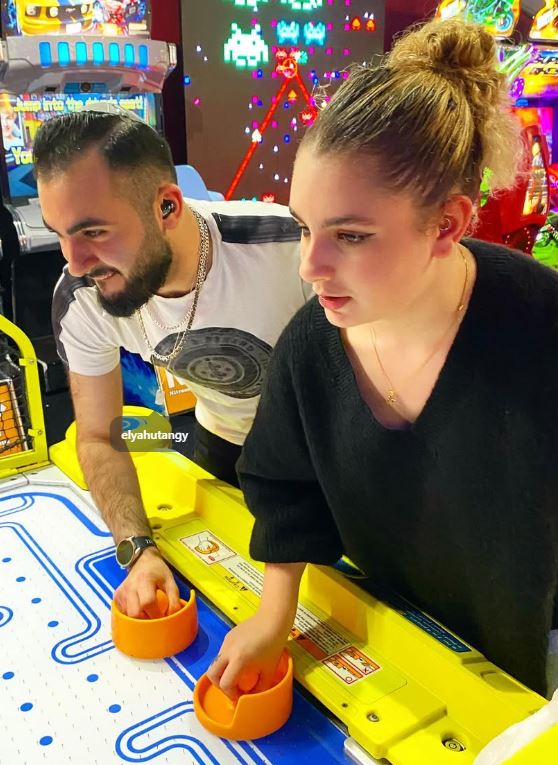 Young Jewish adults spending time together at a Your Yedidim event